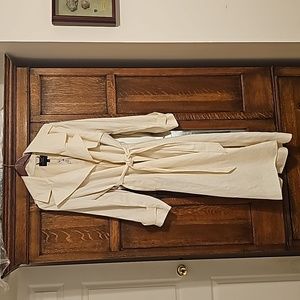 Banana Republic cream colored 100 linen trench coat nwt